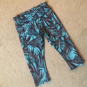Lululemon Tofino Capri leggings size 6 Flawless